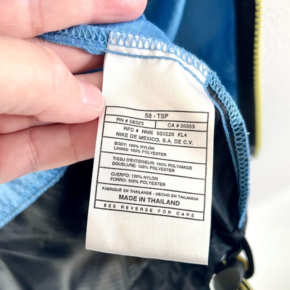 Nike ACG Vintage 90s Hooded Packable Nylon Windbreaker Jacket Size Medium - Picture 15 of 16